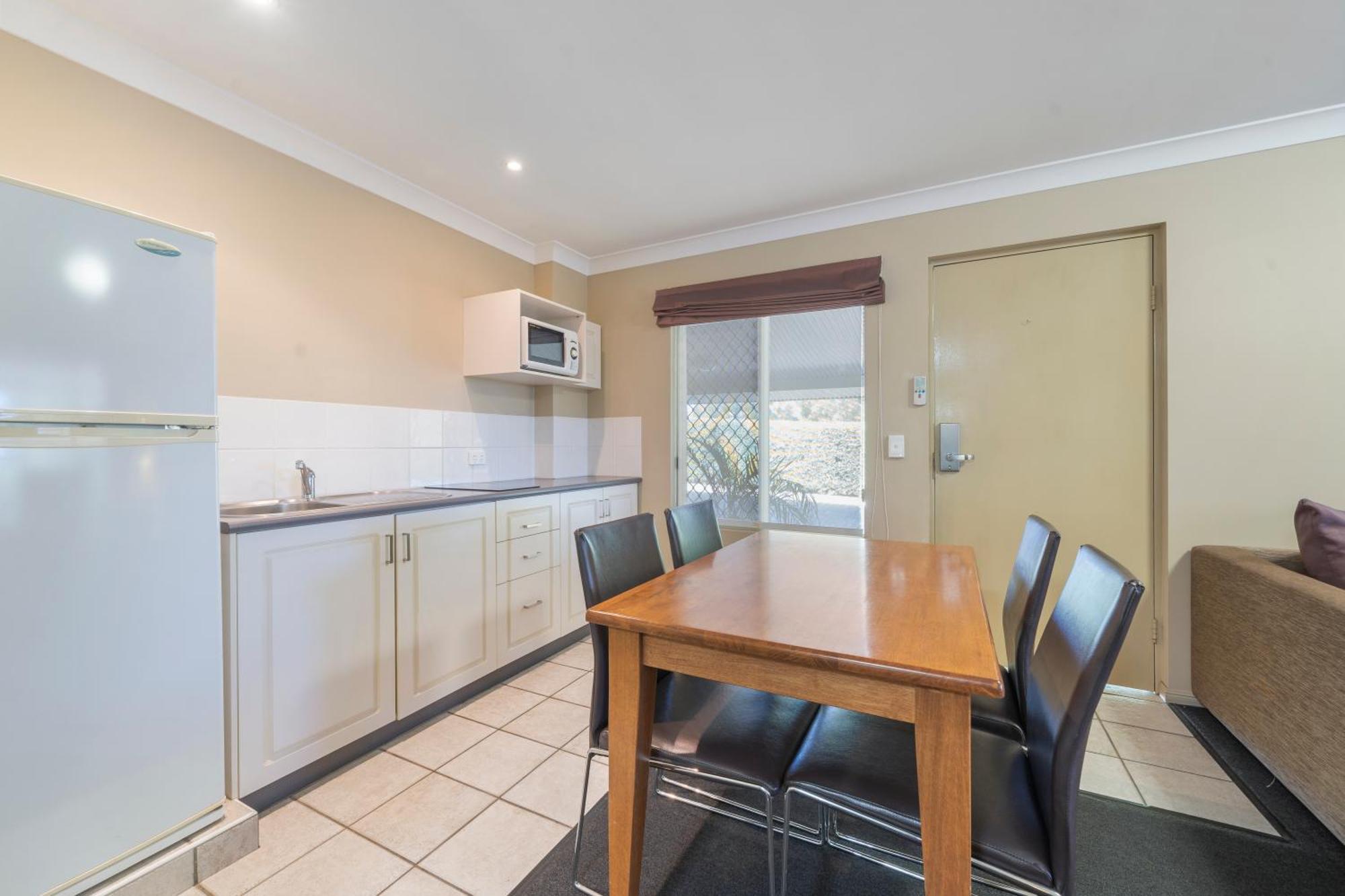 Motel Ambassador On Ruthven Toowoomba Habitación foto