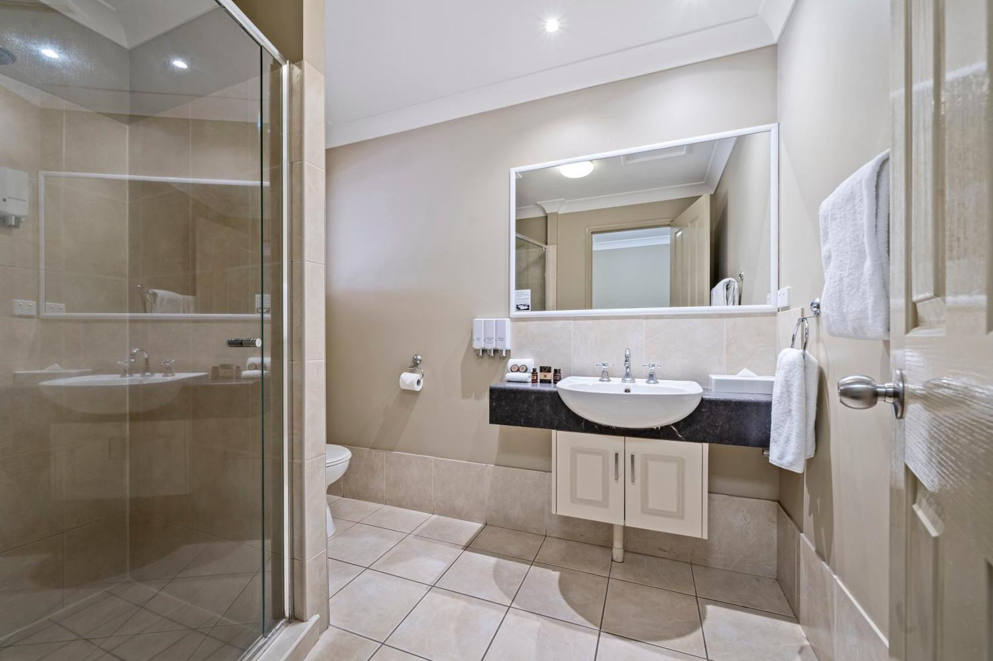 Motel Ambassador On Ruthven Toowoomba Habitación foto