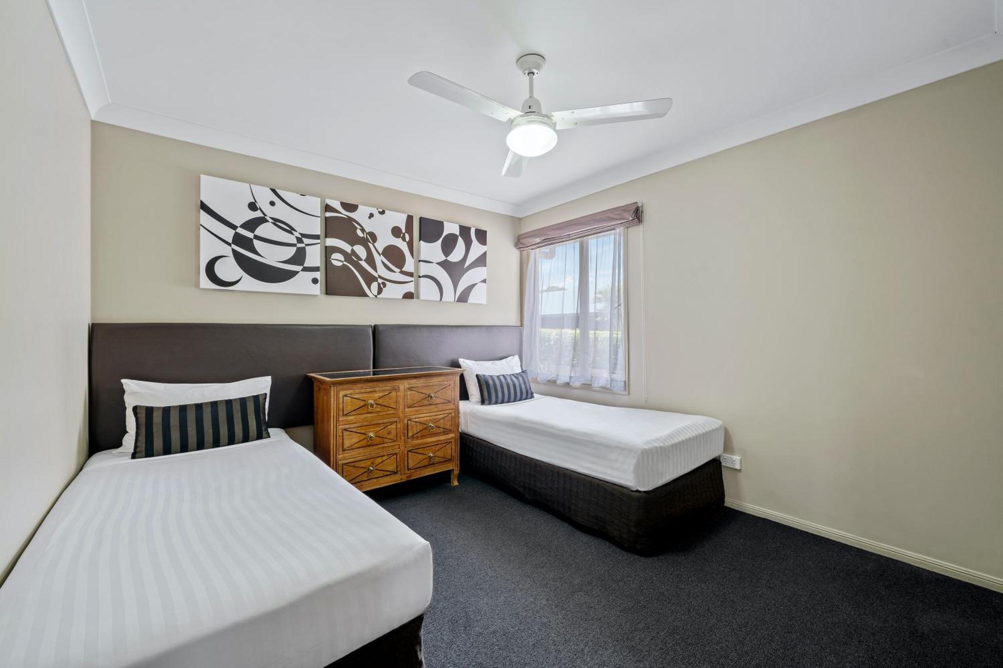 Motel Ambassador On Ruthven Toowoomba Habitación foto